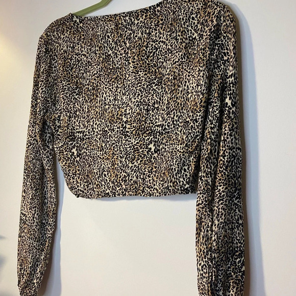 Urban Outfitters|| Crop Twisted Long Sleeve Leopard Print Top Size Small - Picture 9 of 9